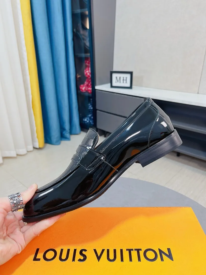 Men's Men's Shoes 💰480🌹🌹《Lv》The latest and most popular casual business leather shoes, top brands [Seduce] Luxury ~ Purchasing, [Strong] The uppers are made of imported patent leather with printed original material ➕ Genuine leather lining (•) fine workmanship. The original stylish and stylish soft rubber wear-resistant and non-slip outsole is light and comfortable on the feet. The real thing looks better in real life. 38-44, 45 can be customized.